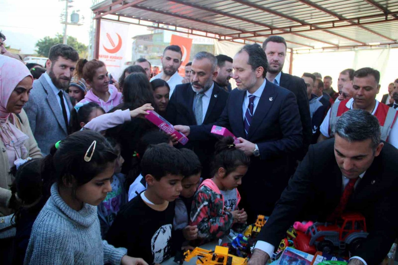 Fatih Erbakan, Hatay’da depremzedelerle bir araya geldi