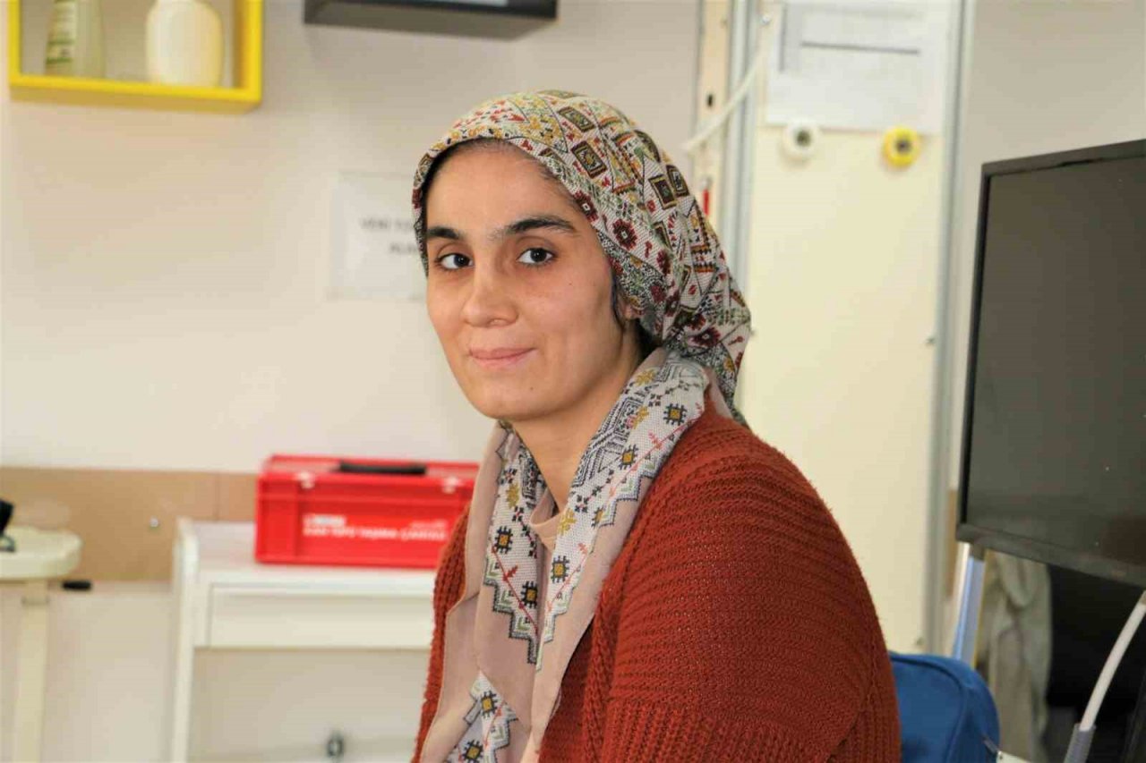 Doğar doğmaz diyalize giren 3 yaşındaki Asel, yaşıtlarıyla oynamak için gün sayıyor