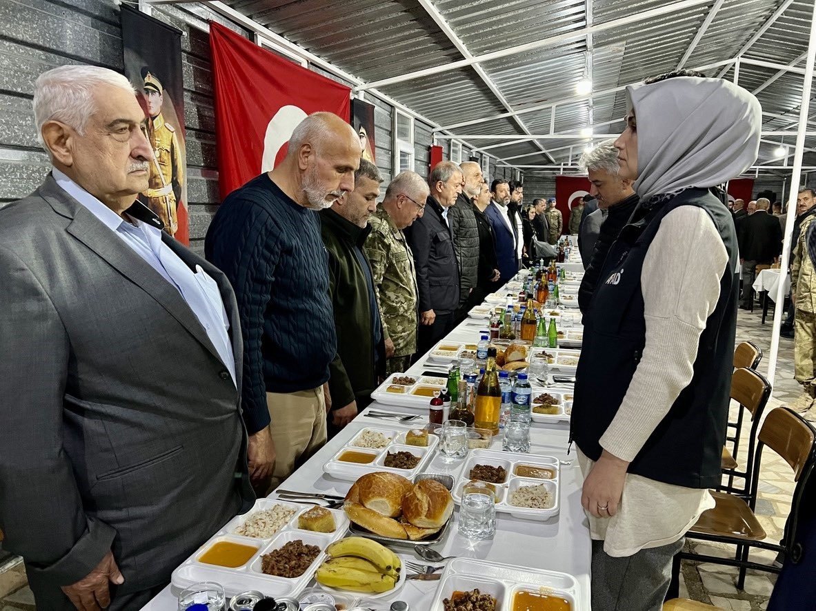 Bölgenin kanat önderleri ile bir araya geldiler