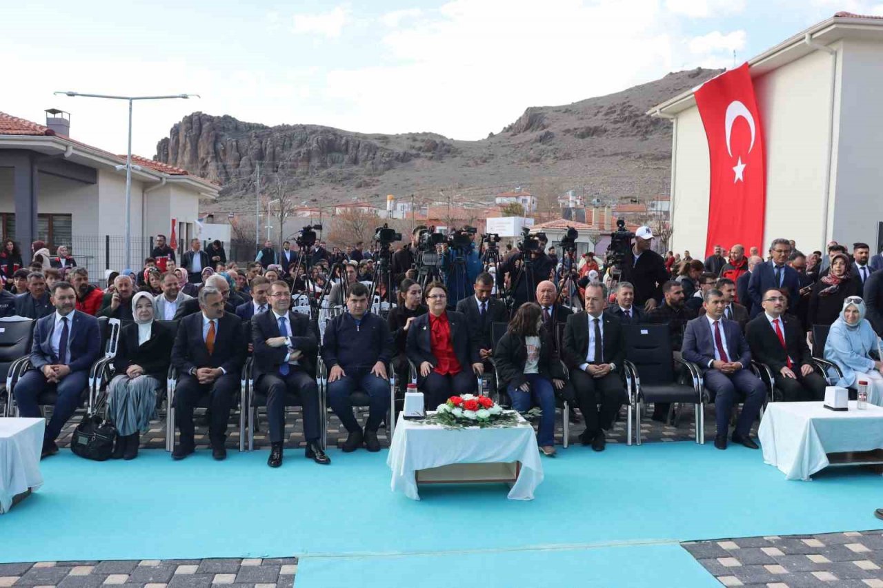 Bakan Yanık: "2002 yılından bugüne kamuda çalışan engelli memur sayısı 12 kat artırılarak 65 bin 662’ye ulaştı"