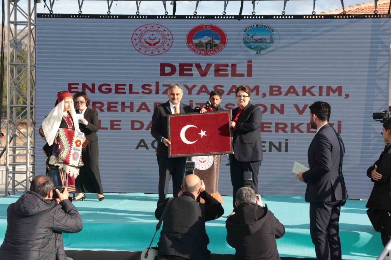 Bakan Yanık: "2002 yılından bugüne kamuda çalışan engelli memur sayısı 12 kat artırılarak 65 bin 662’ye ulaştı"