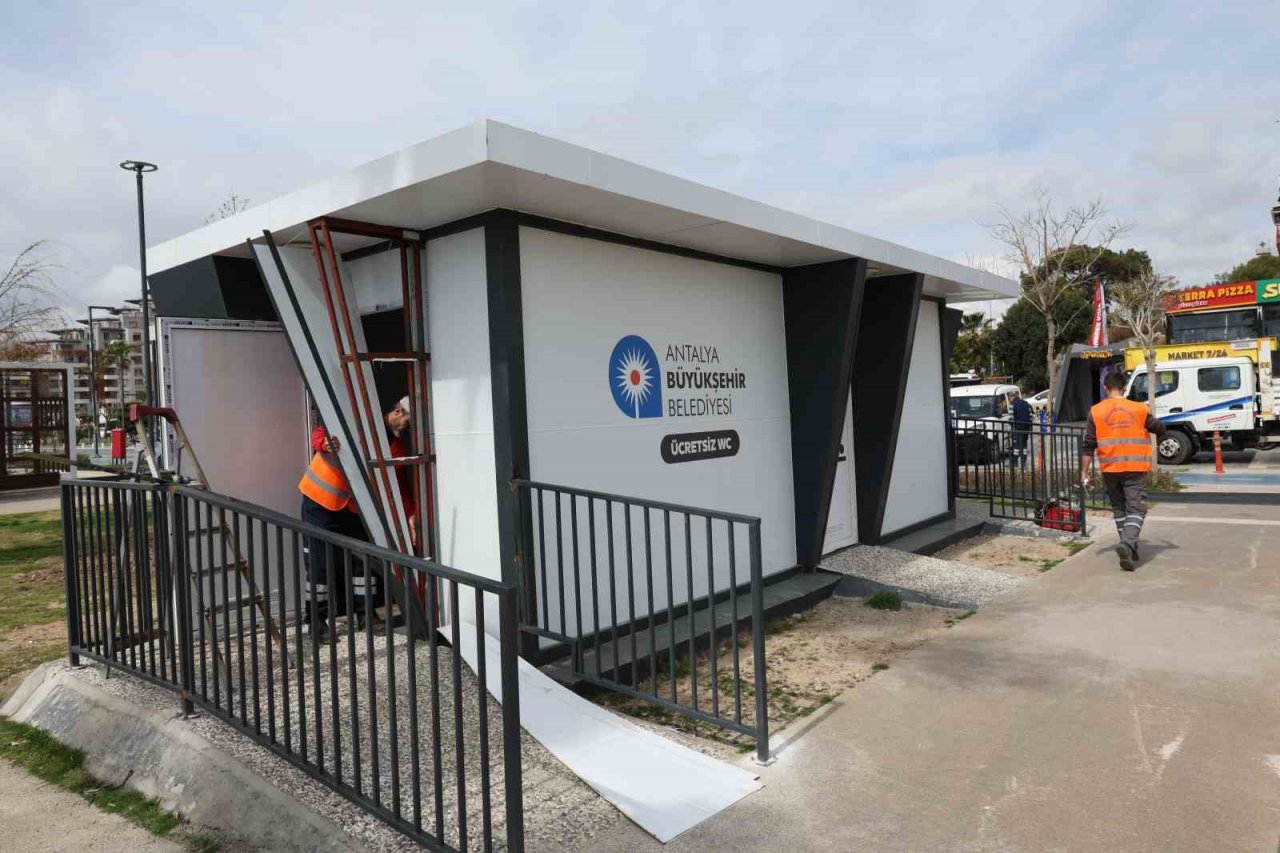 Konyaaltı Sahil Projesi’nde yaz sezonu hazırlığı başladı