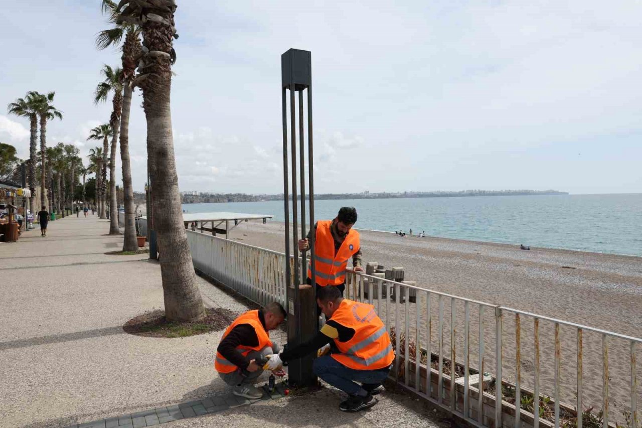 Konyaaltı Sahil Projesi’nde yaz sezonu hazırlığı başladı