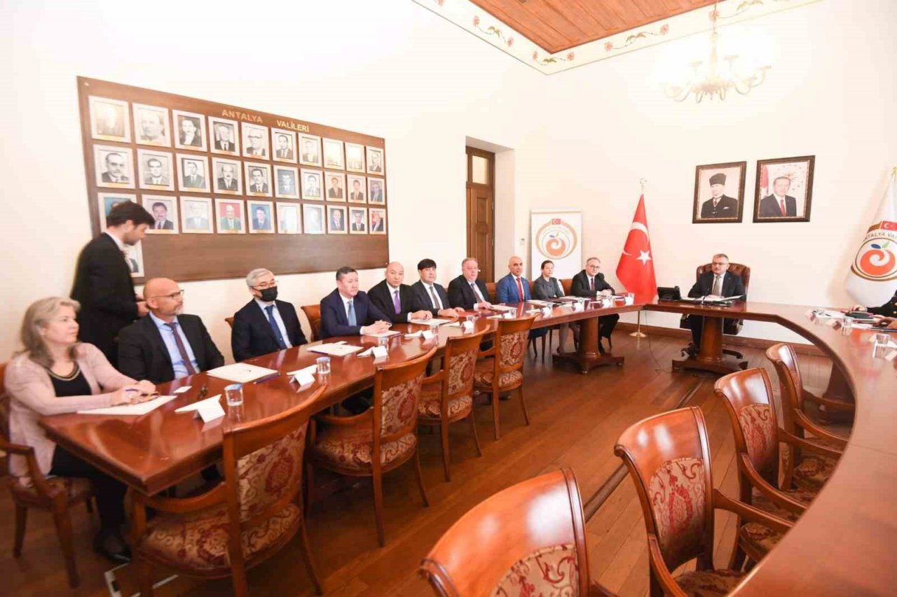 Antalya Valisi Ersin Yazıcı: “Antalya halkı yabancılarla yaşamaya alışık”