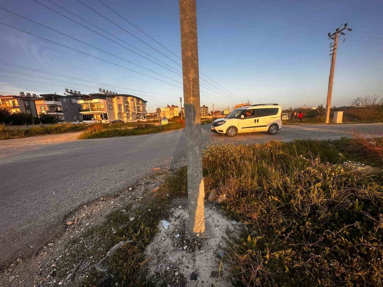 Hafif ticari araçlar çarpıştı: 1 yaralı