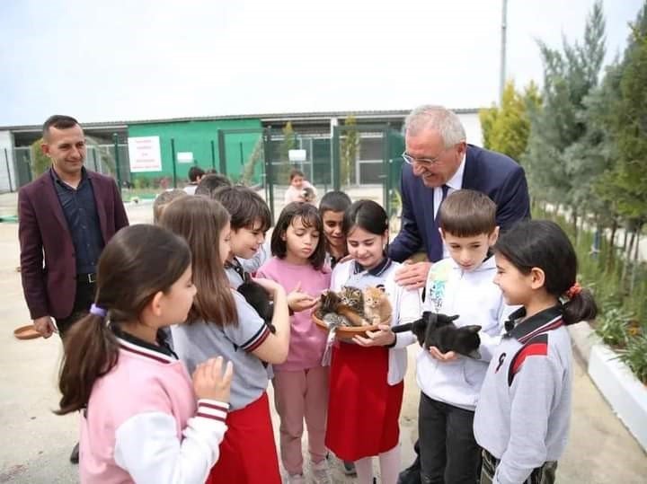 Serik’te sokak hayvanları unutulmadı