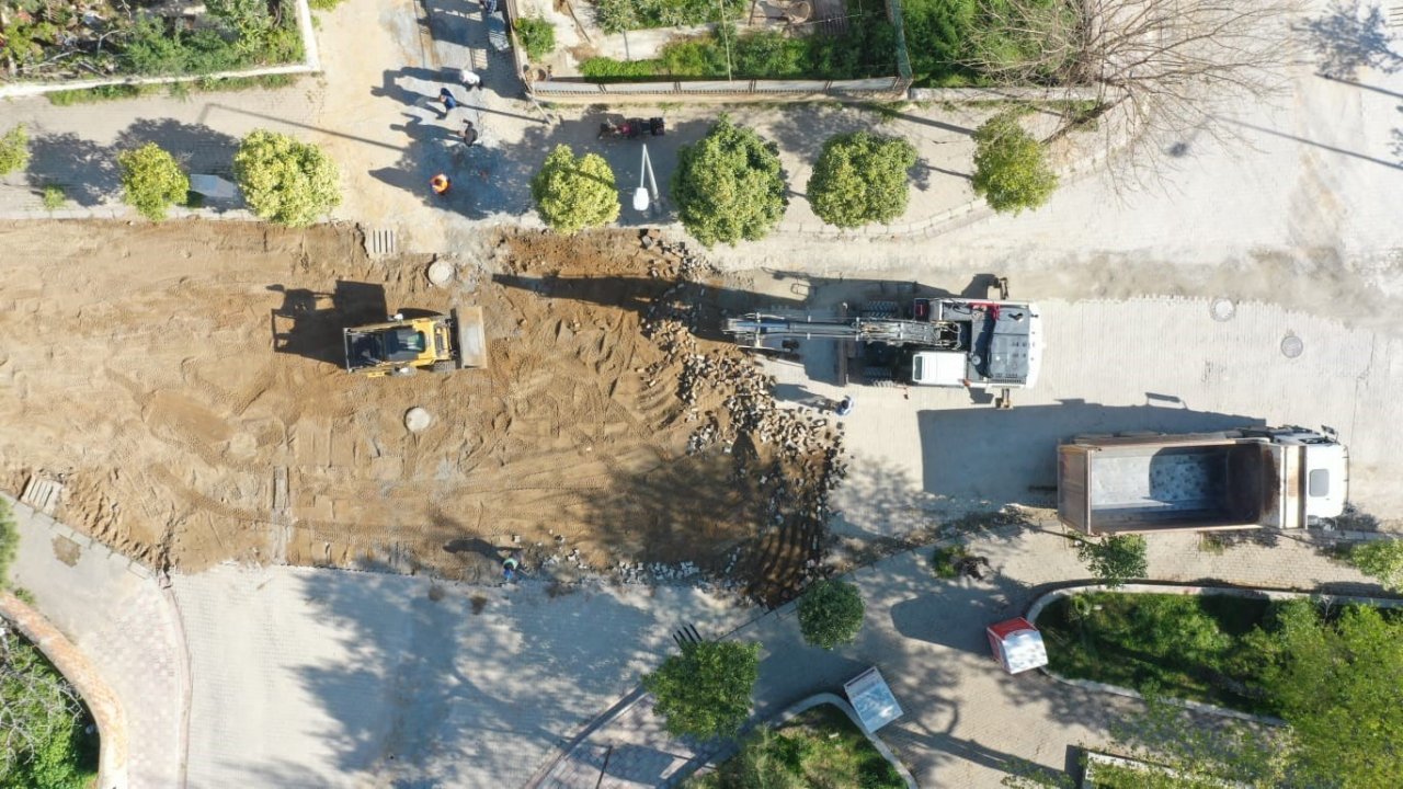Aydın Büyükşehir Belediyesi Efeler’in yollarını yeniliyor