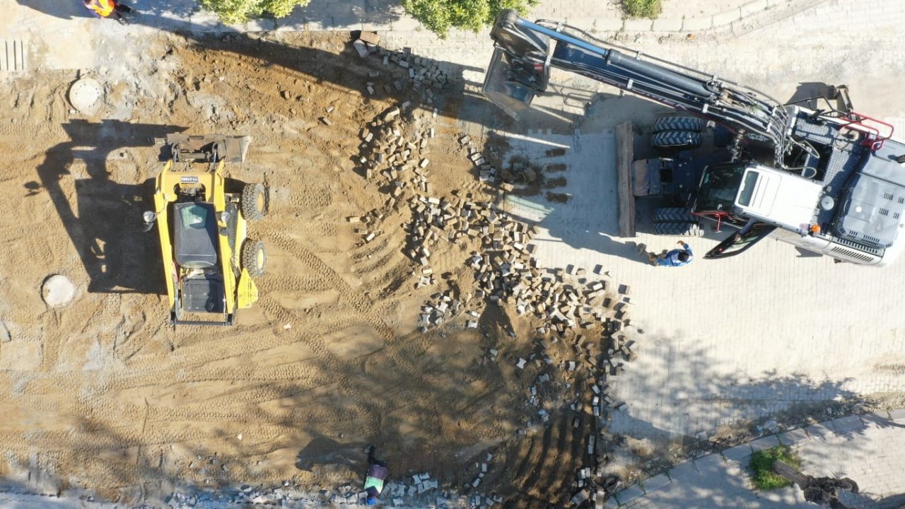 Aydın Büyükşehir Belediyesi Efeler’in yollarını yeniliyor