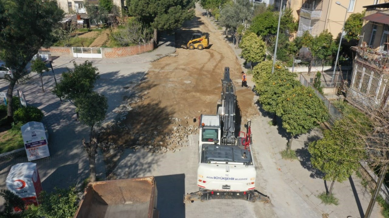 Aydın Büyükşehir Belediyesi Efeler’in yollarını yeniliyor