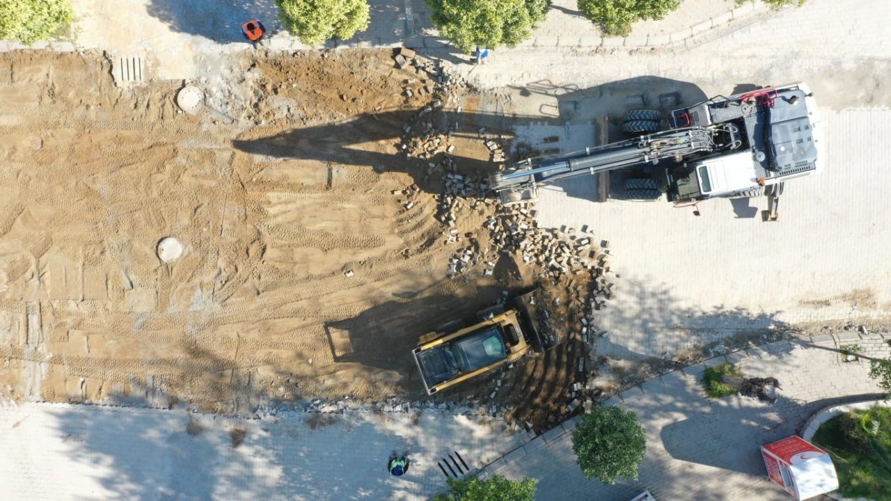 Aydın Büyükşehir Belediyesi Efeler’in yollarını yeniliyor