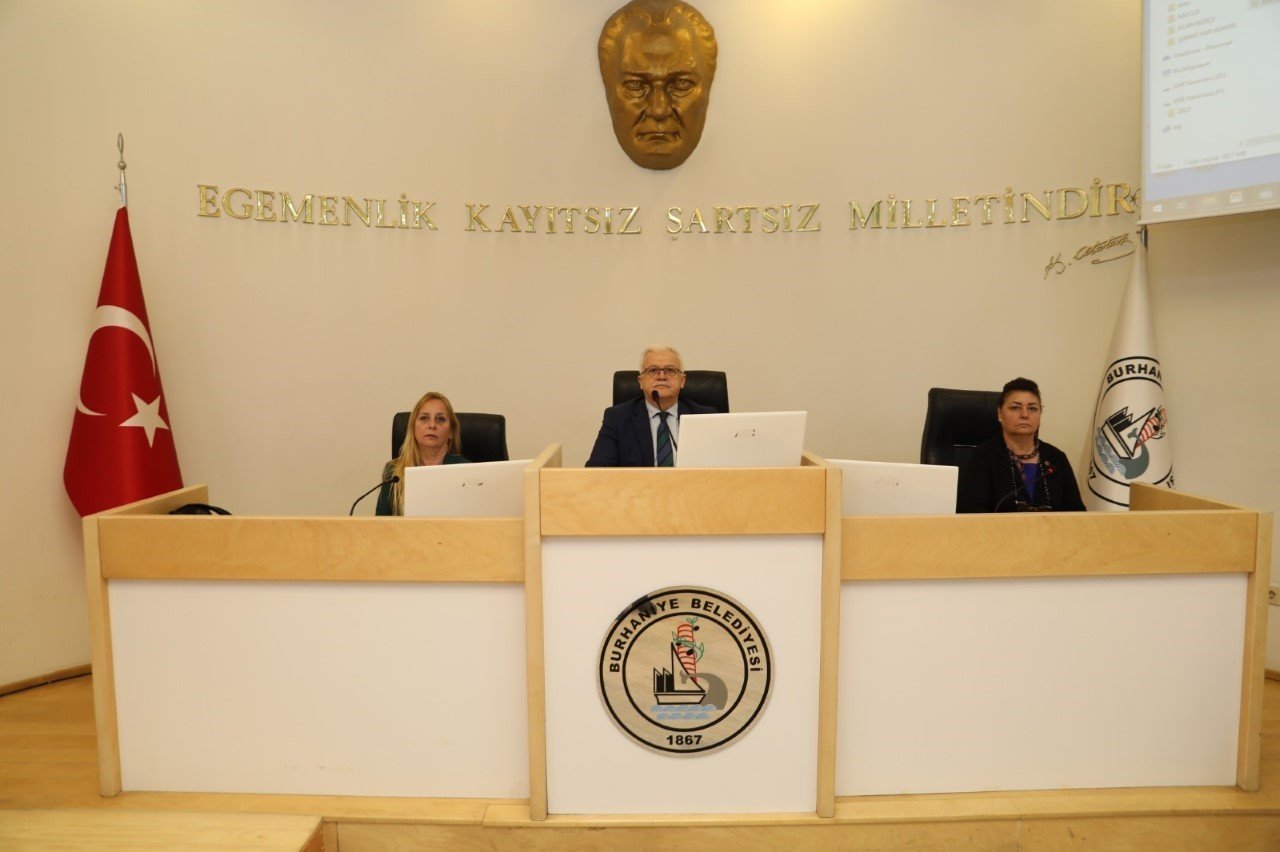 Burhaniye Belediye Meclisi’nde 2022 faaliyet raporu onaylandı