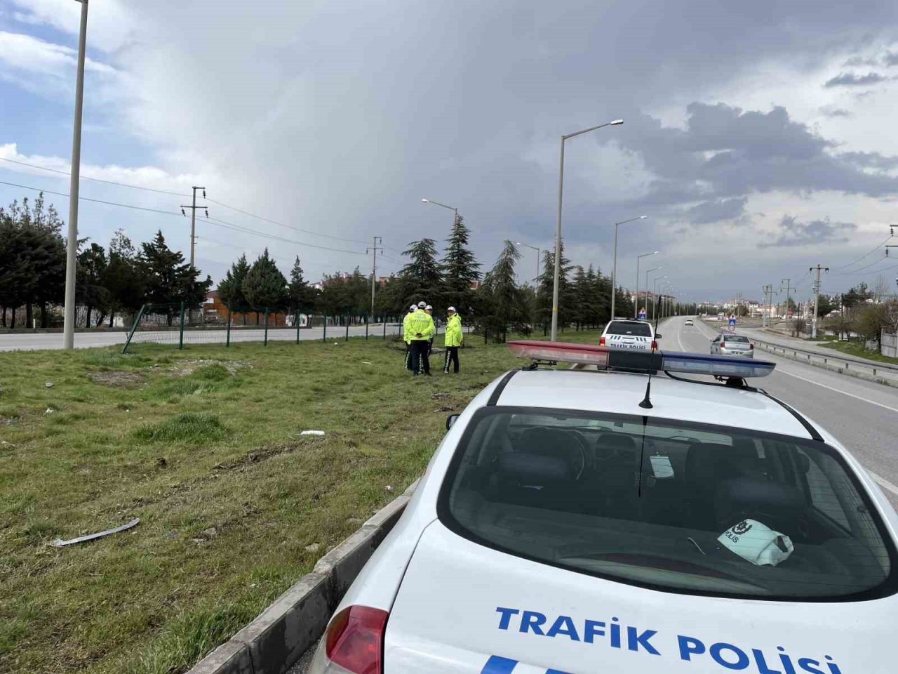 Burdur’da kontrolden çıkan araç refüje daldı: 1 kişi öldü, 3 kişi yaralandı