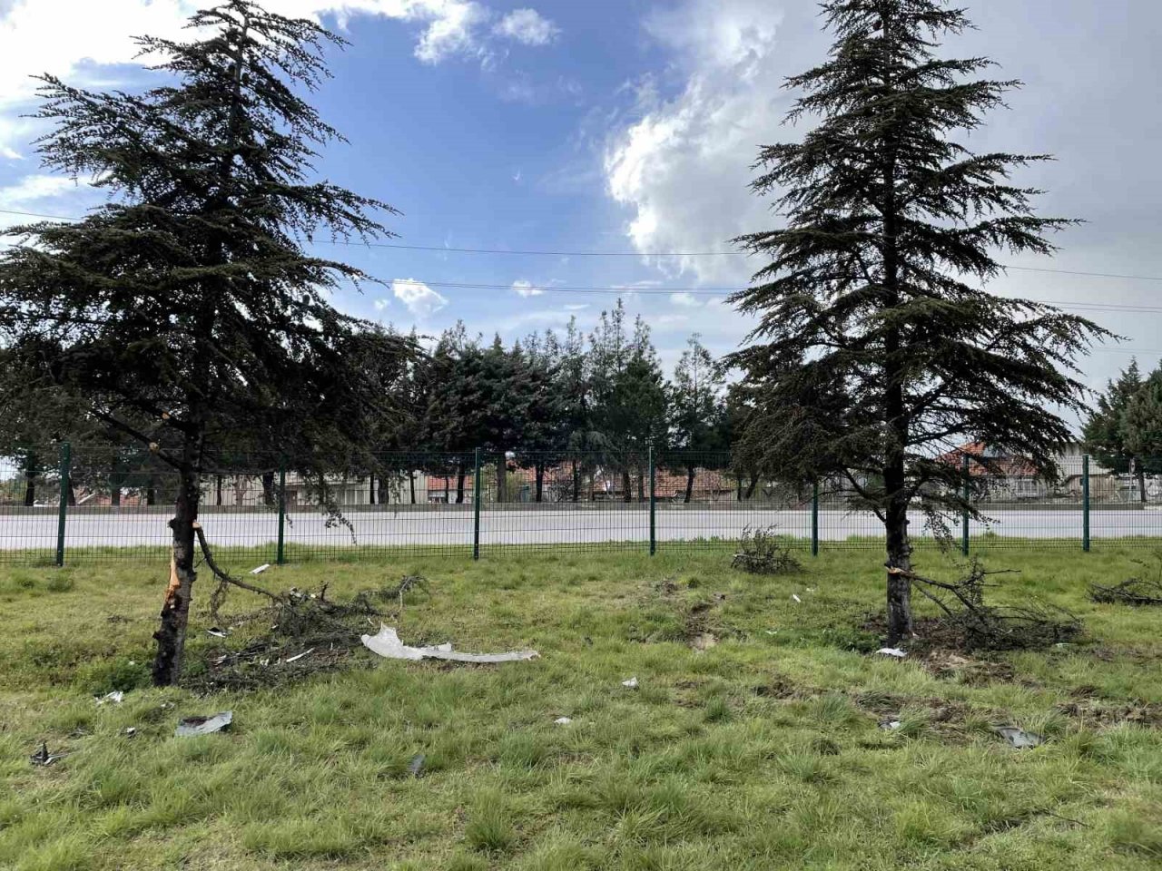 Burdur’da kontrolden çıkan araç refüje daldı: 1 kişi öldü, 3 kişi yaralandı