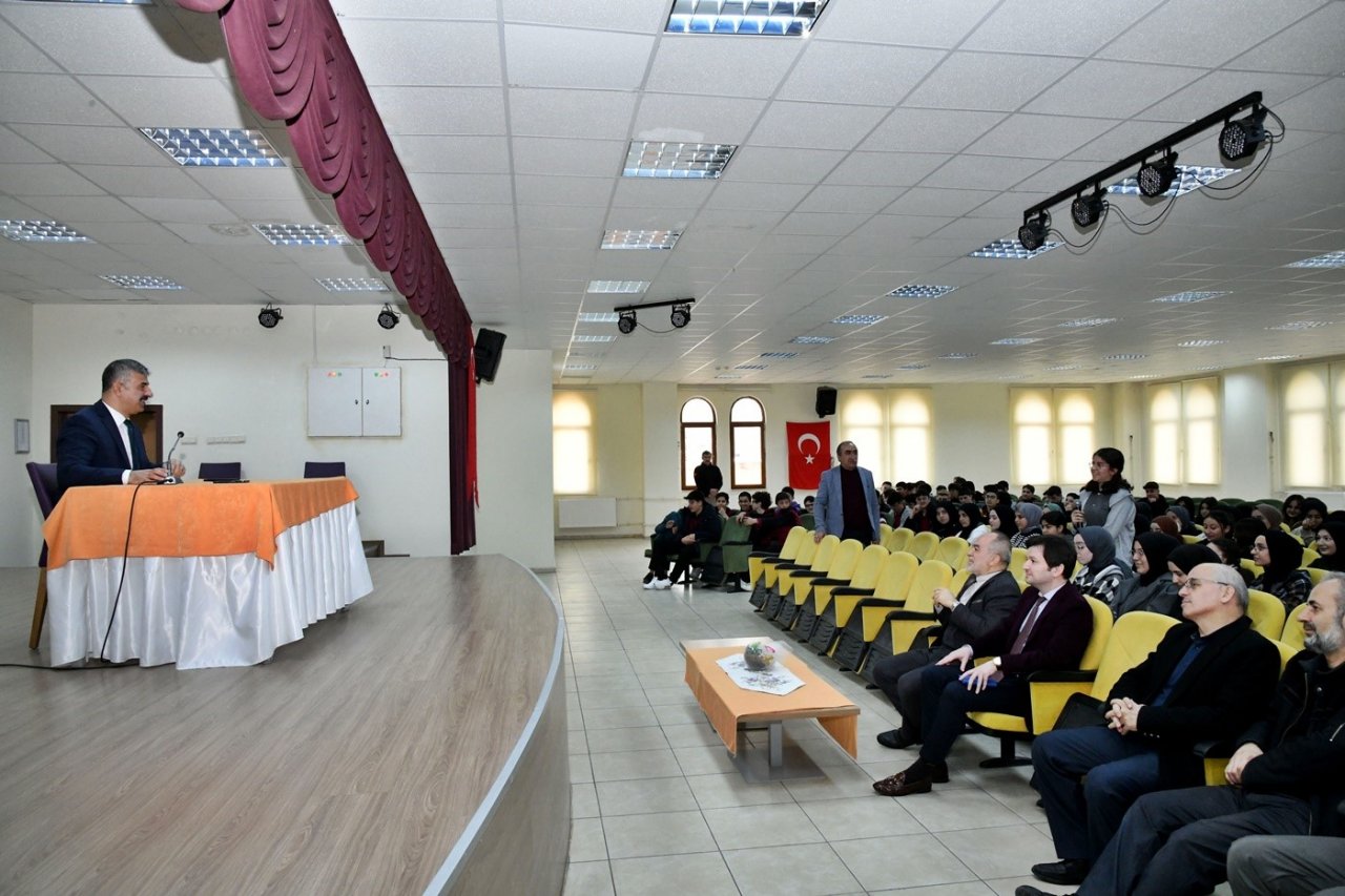 Rektör Çiftçi’den lise öğrencilerine önemli bilgiler