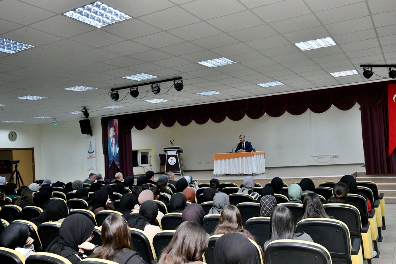 Rektör Çiftçi’den lise öğrencilerine önemli bilgiler