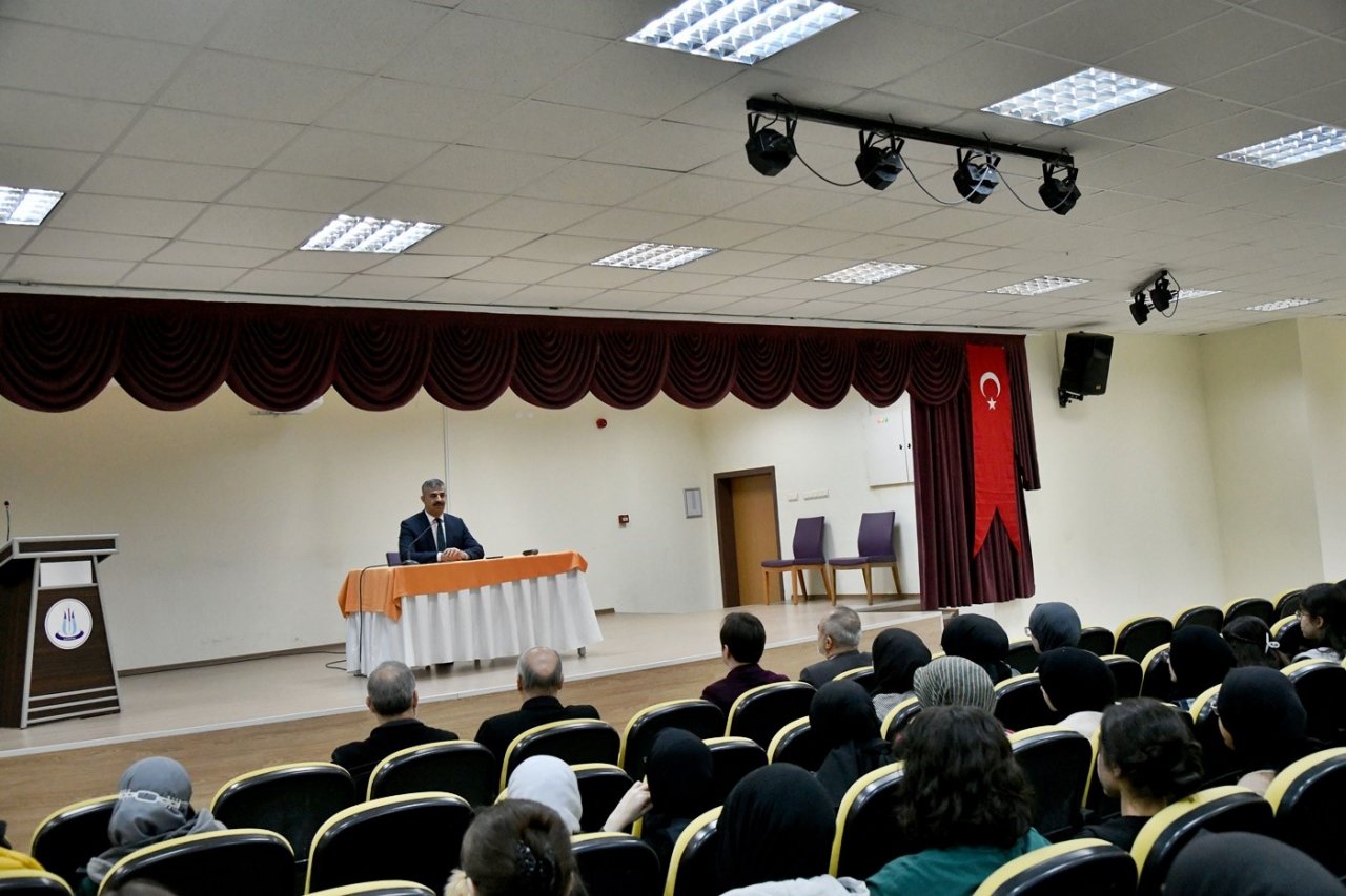 Rektör Çiftçi’den lise öğrencilerine önemli bilgiler