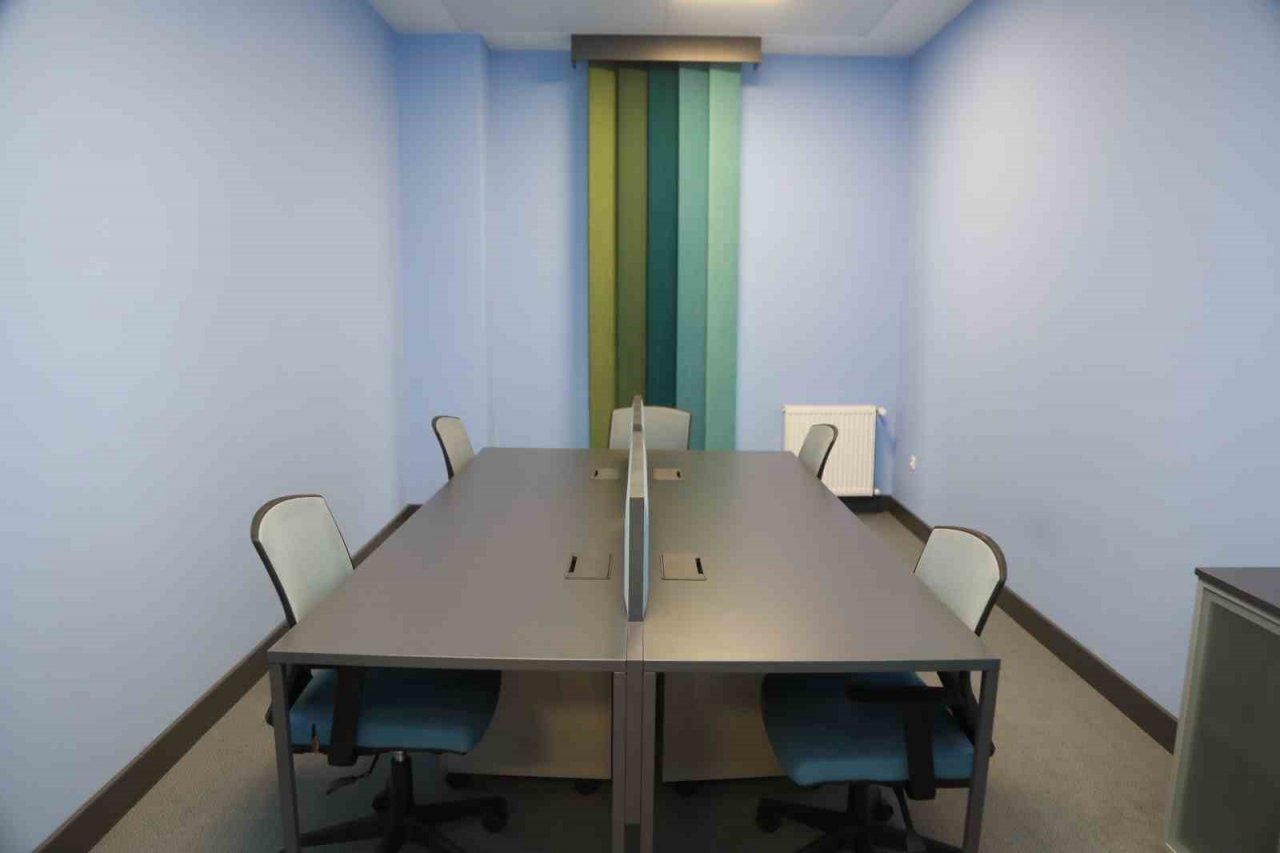 Üniversiteye hazırlanan gençlere bireysel çalışma ofisi