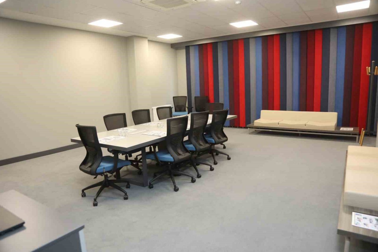 Üniversiteye hazırlanan gençlere bireysel çalışma ofisi