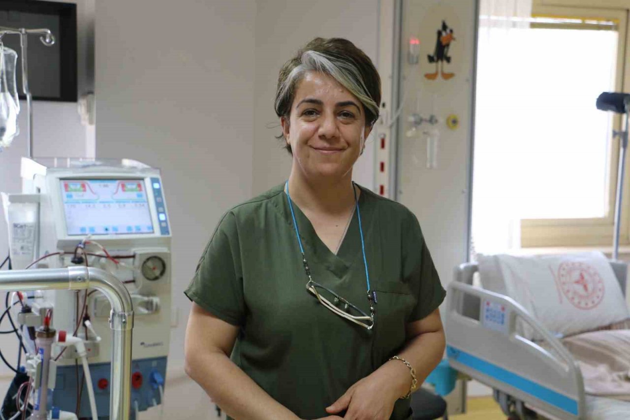 Doğar doğmaz diyalize giren 3 yaşındaki Asel, yaşıtlarıyla oynamak için gün sayıyor