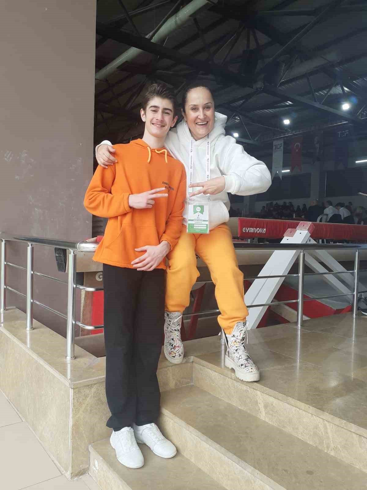 Aerobik cimnastikçiler Kocaeli’ye madalyalarla döndü