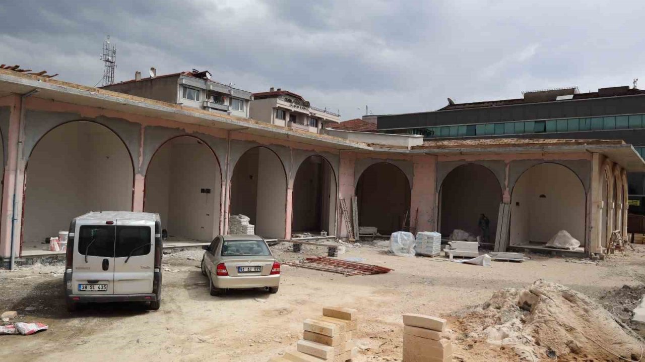 Cedidiye kent meydanı tarih kokacak