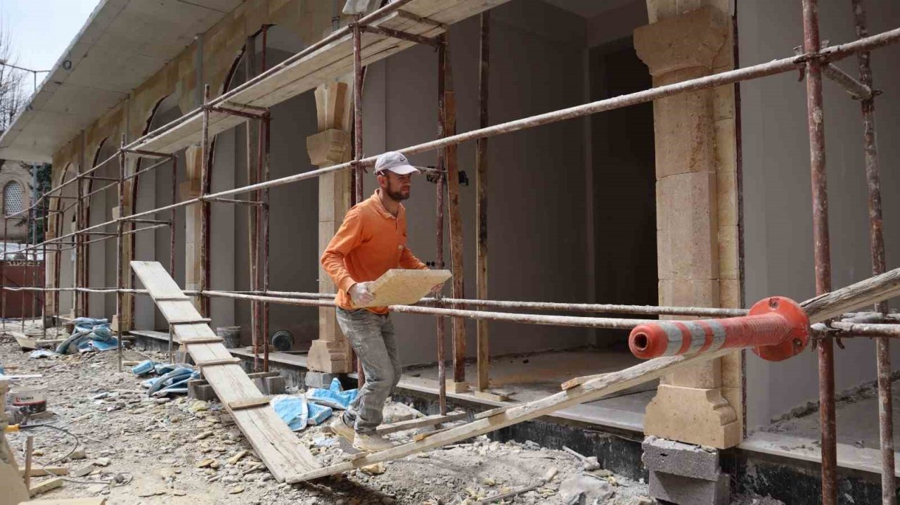 Cedidiye kent meydanı tarih kokacak