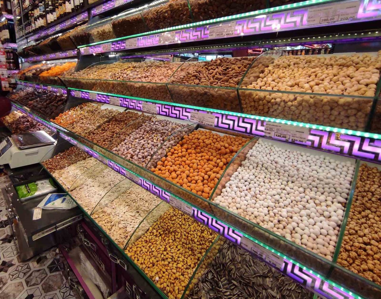 Ramazan’ın başında hurmaya olan talep yerini şekerlemelere bıraktı