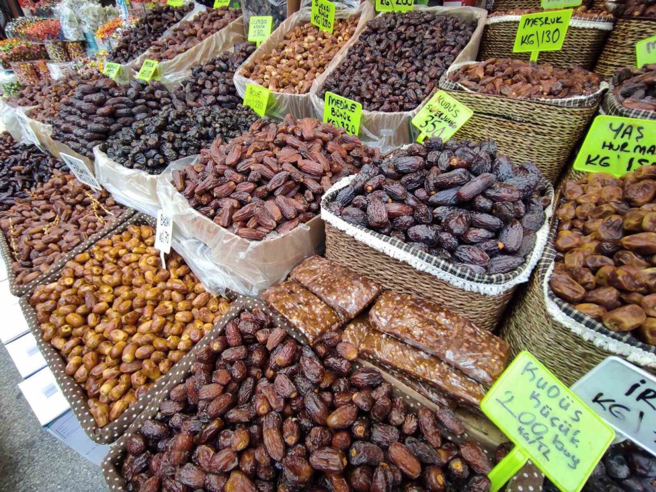 Ramazan’ın başında hurmaya olan talep yerini şekerlemelere bıraktı