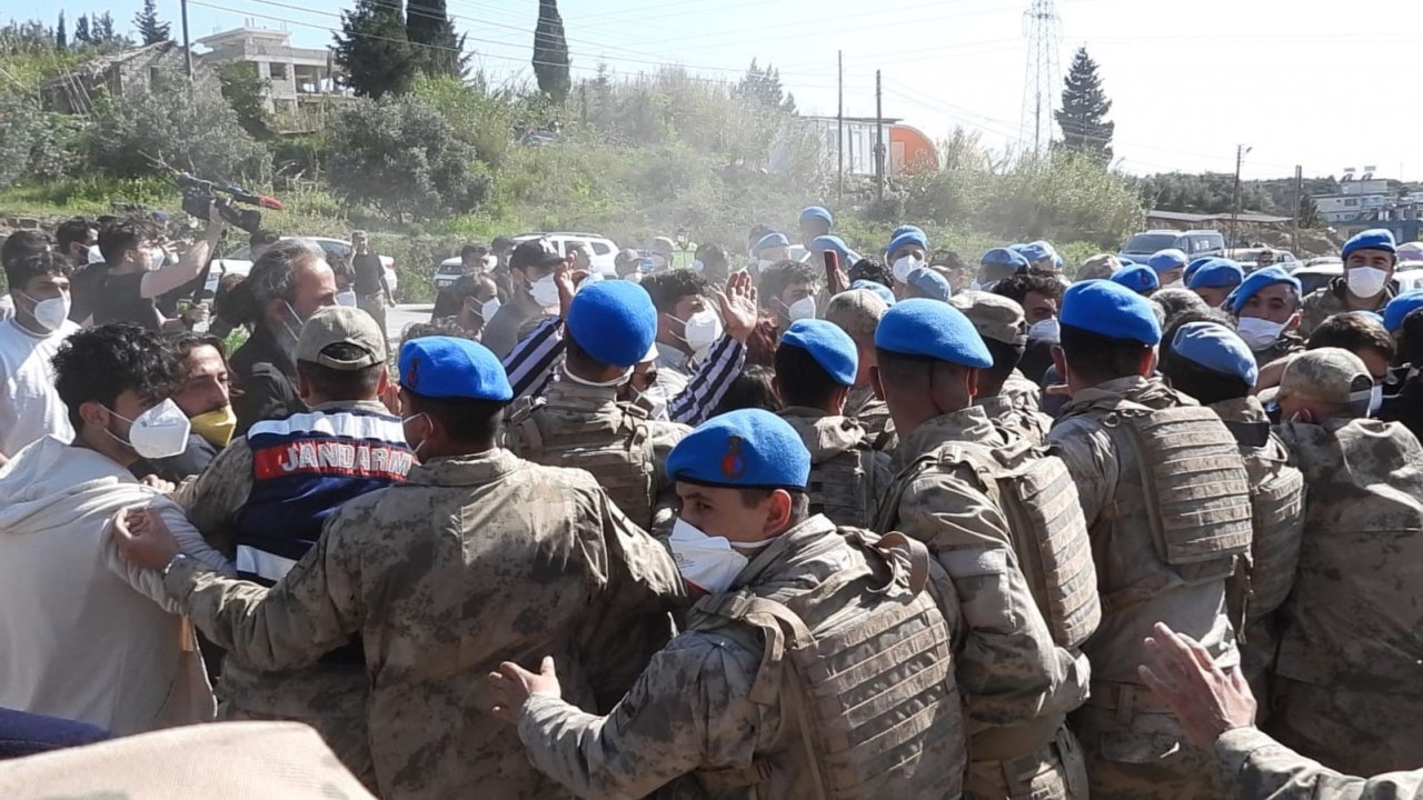 Hatay’da moloz eylemine jandarma müdahalesi