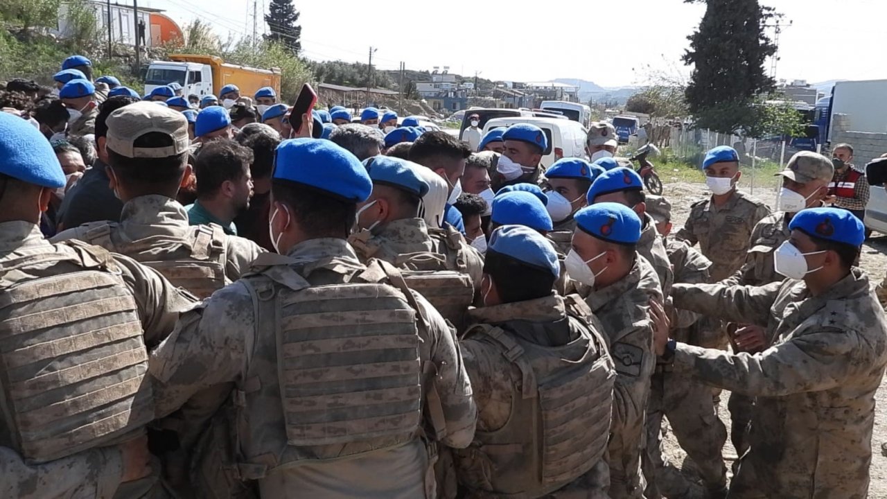 Hatay’da moloz eylemine jandarma müdahalesi