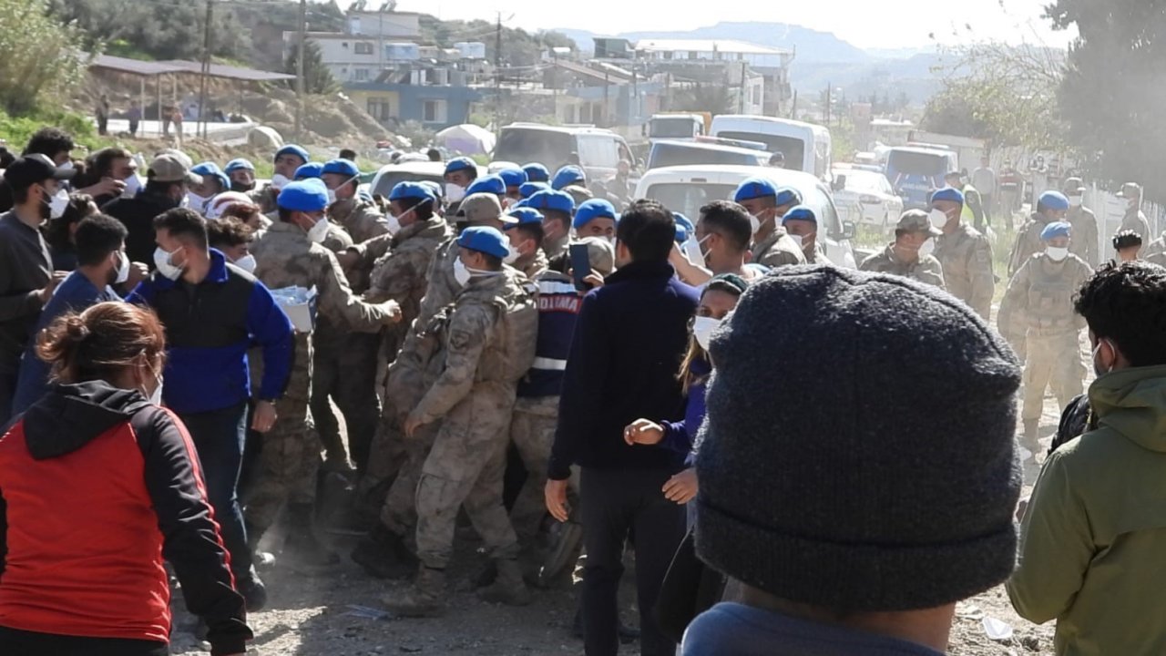 Hatay’da moloz eylemine jandarma müdahalesi