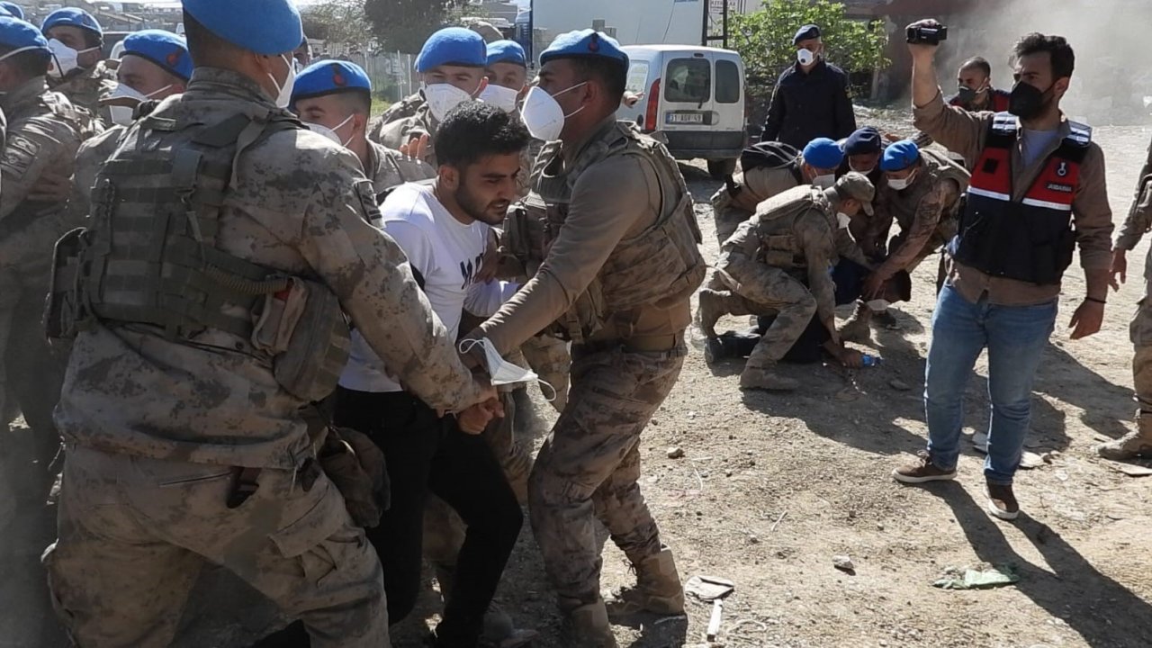 Hatay’da moloz eylemine jandarma müdahalesi