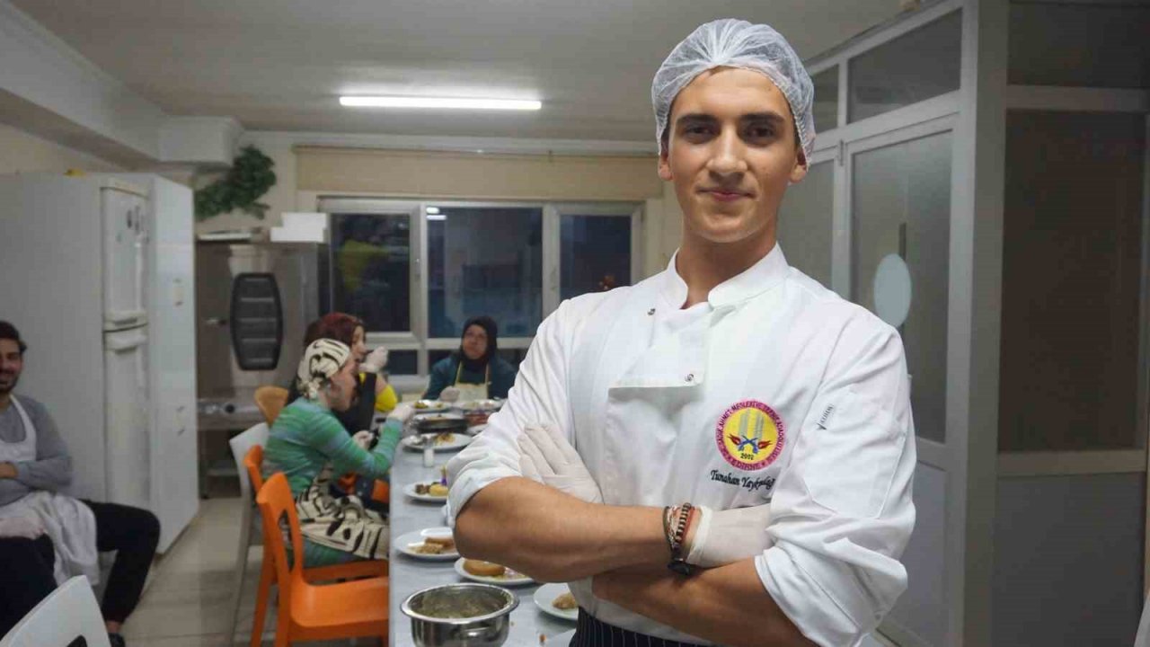 Osmanlı mutfağına özgü lezzetler kursiyerlerin elinde gün yüzüne çıkıyor