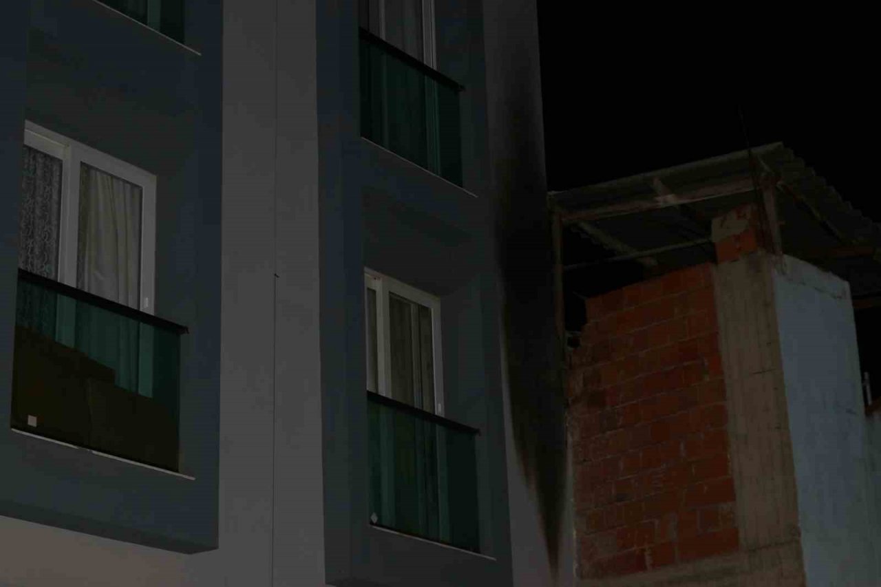 İzmir’de alkollü şahıs eski sevgilisinin evine molotof attı