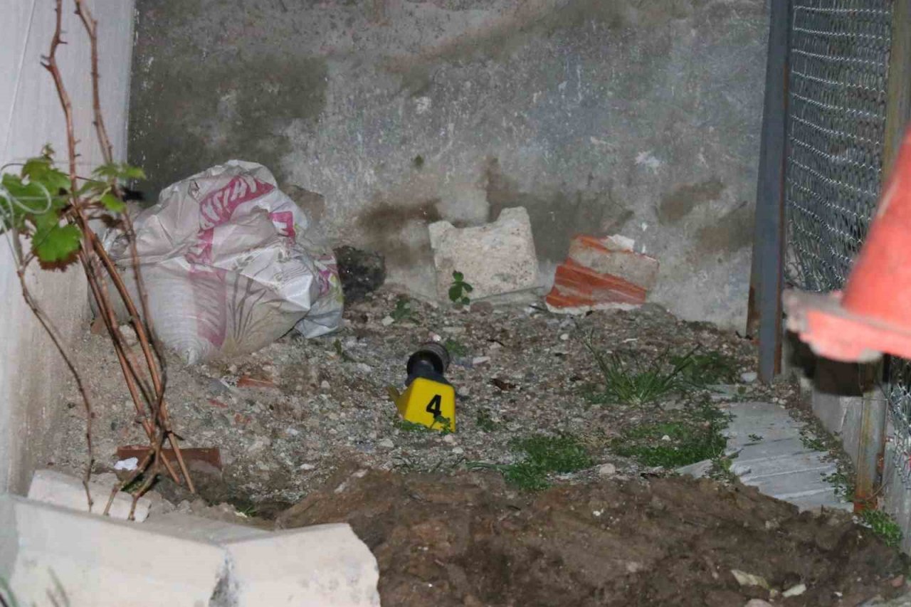 İzmir’de alkollü şahıs eski sevgilisinin evine molotof attı