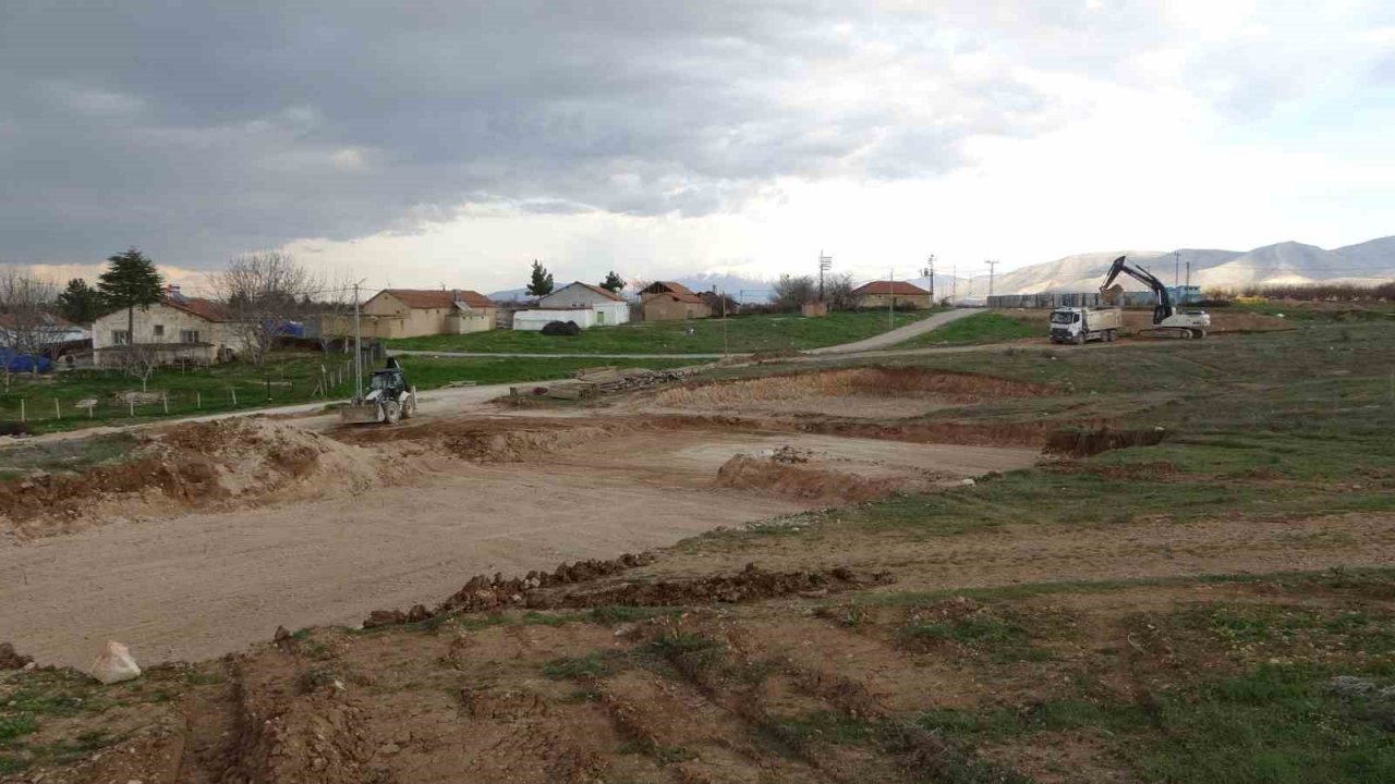 Depremde etkilenen Malatya’da köy evlerinin inşasına başlandı