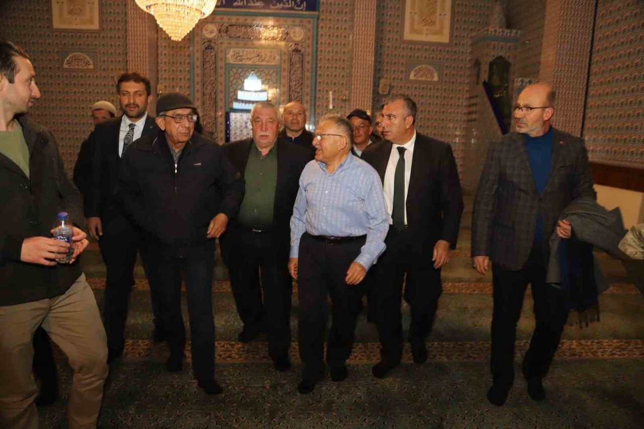 Başkan Büyükkılıç, hafız öğrenciler ve depremzede vatandaşlarla iftar sofrasında buluştu