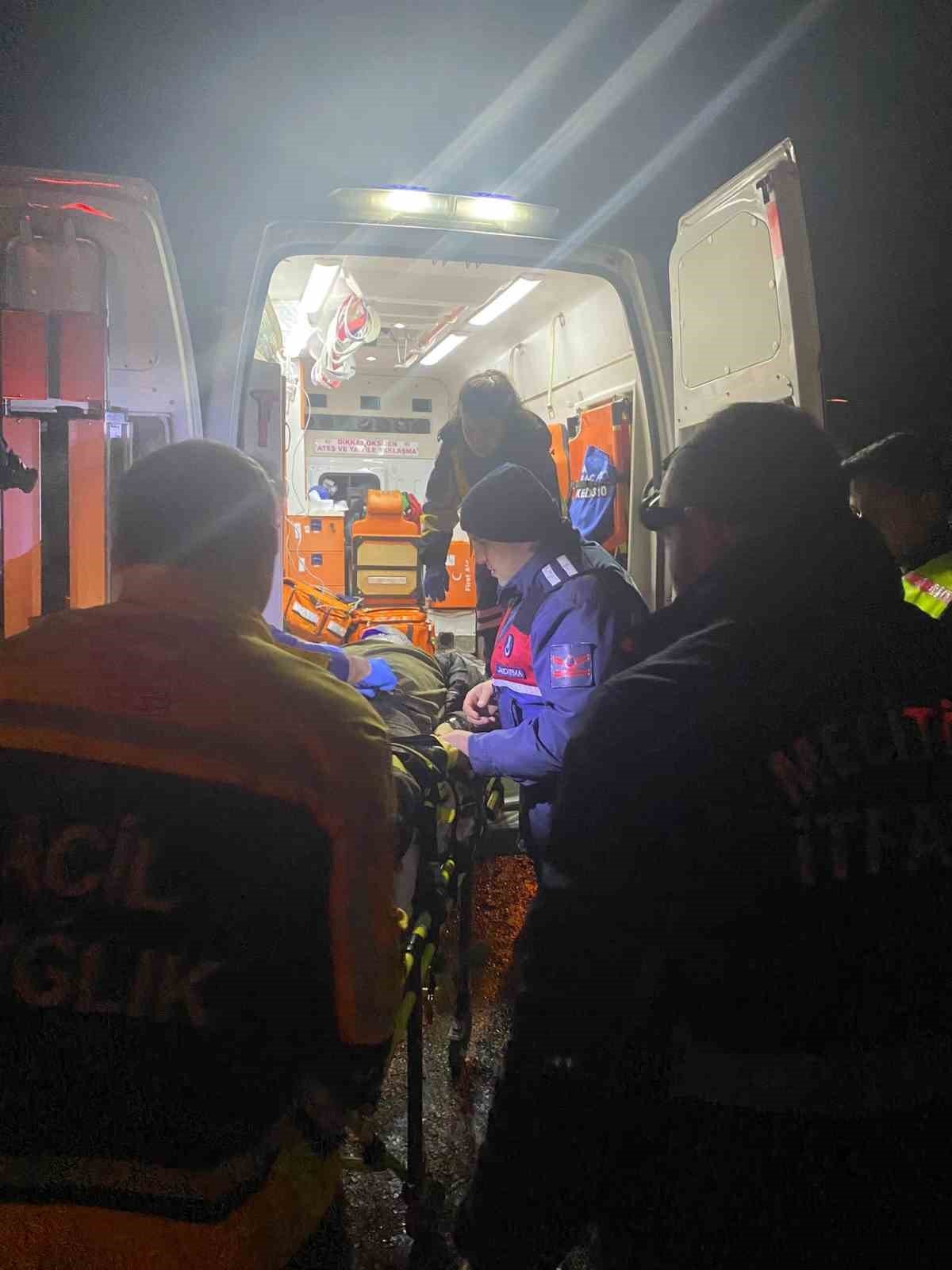 Kamyonla çarpışan kamyonetin sürücüsü hayatını kaybetti