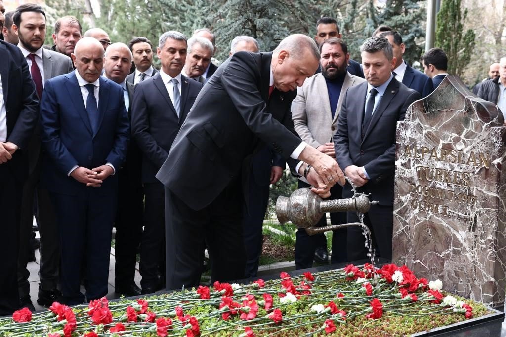 Başkan Altınok, Alparslan Türkeş’i Cumhurbaşkanı Erdoğan ile birlikte andı