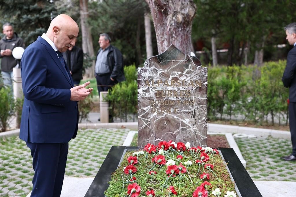 Başkan Altınok, Alparslan Türkeş’i Cumhurbaşkanı Erdoğan ile birlikte andı