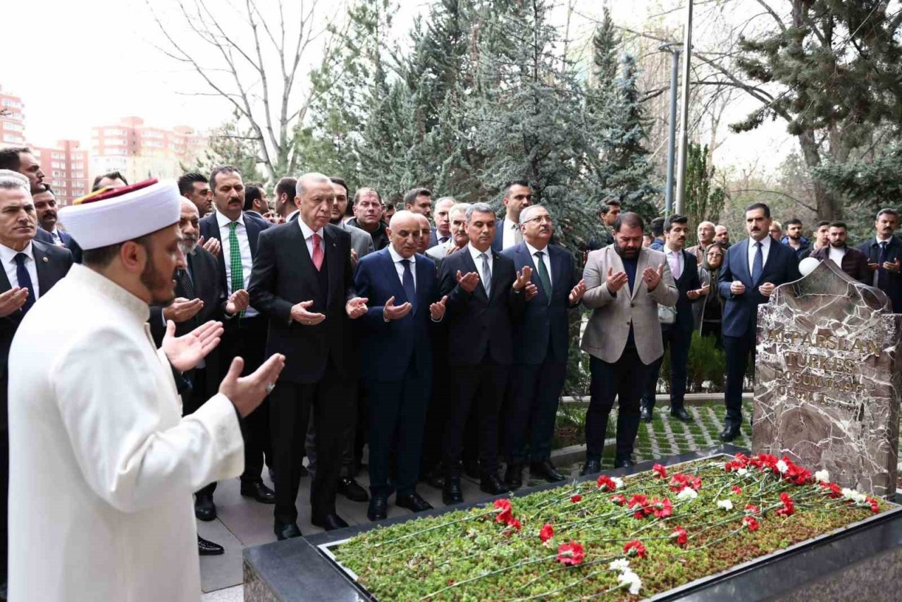 Başkan Altınok, Alparslan Türkeş’i Cumhurbaşkanı Erdoğan ile birlikte andı