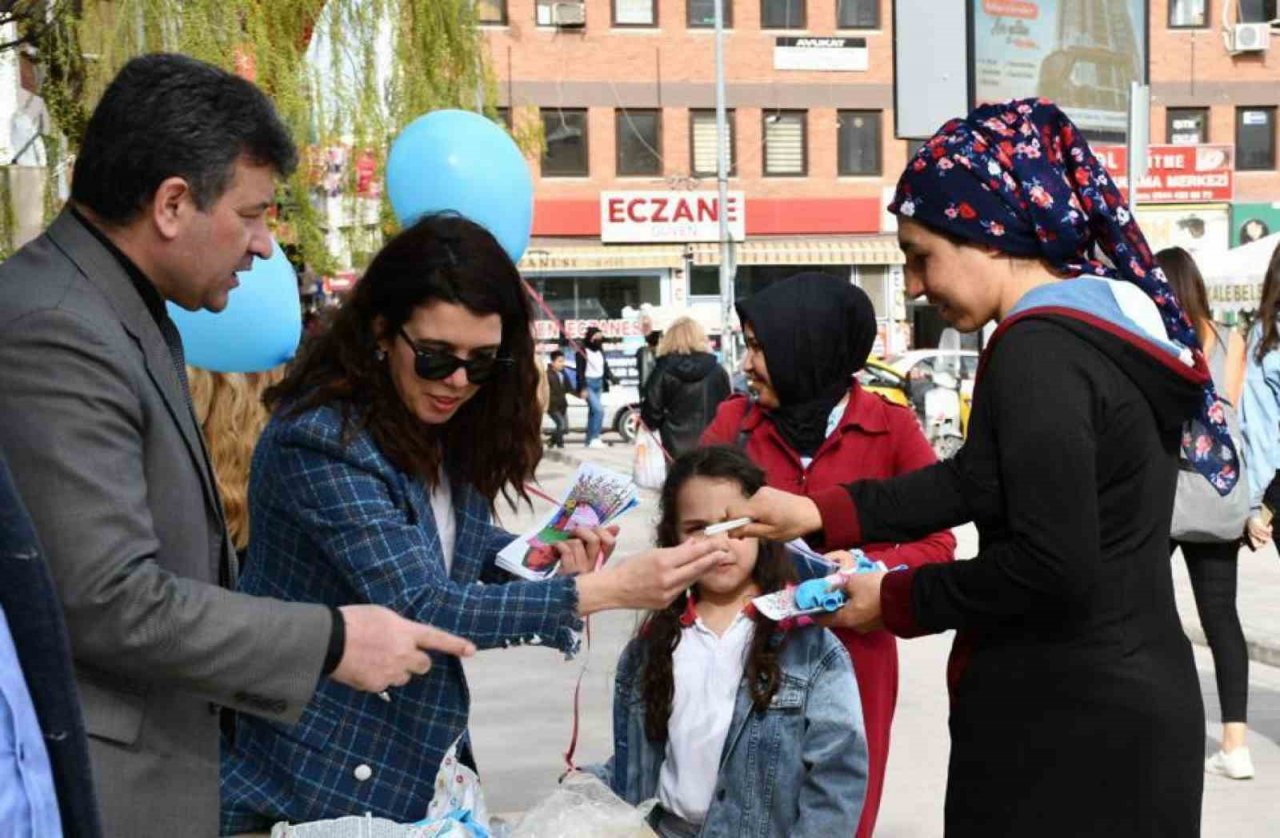Dünya Otizm Farkındalık Günü’nde balonlarla farkındalık oluşturuldu