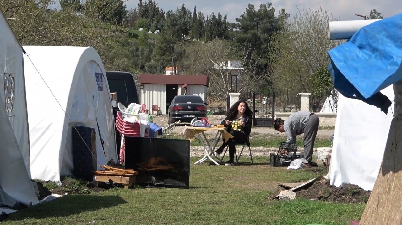 Temeller atıldı, köy evleri inşa ediliyor: Depremzedeler heyecanla yeni evlerinin tamamlanmasını bekliyor