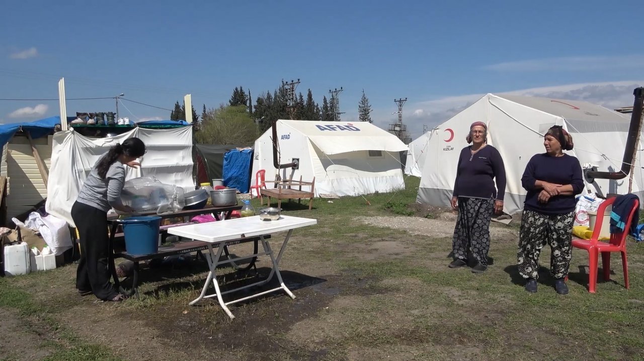 Temeller atıldı, köy evleri inşa ediliyor: Depremzedeler heyecanla yeni evlerinin tamamlanmasını bekliyor