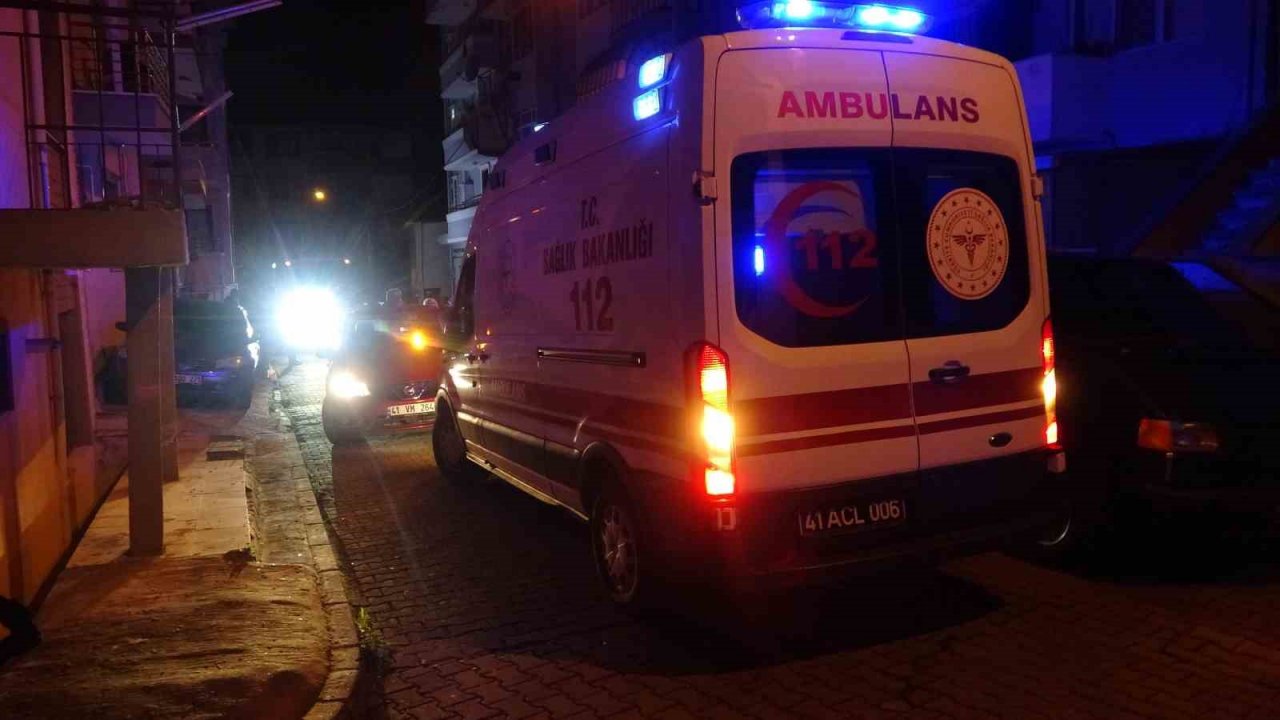 Elektrik panosundan çıkan yangın mahalleliyi sokağa döktü