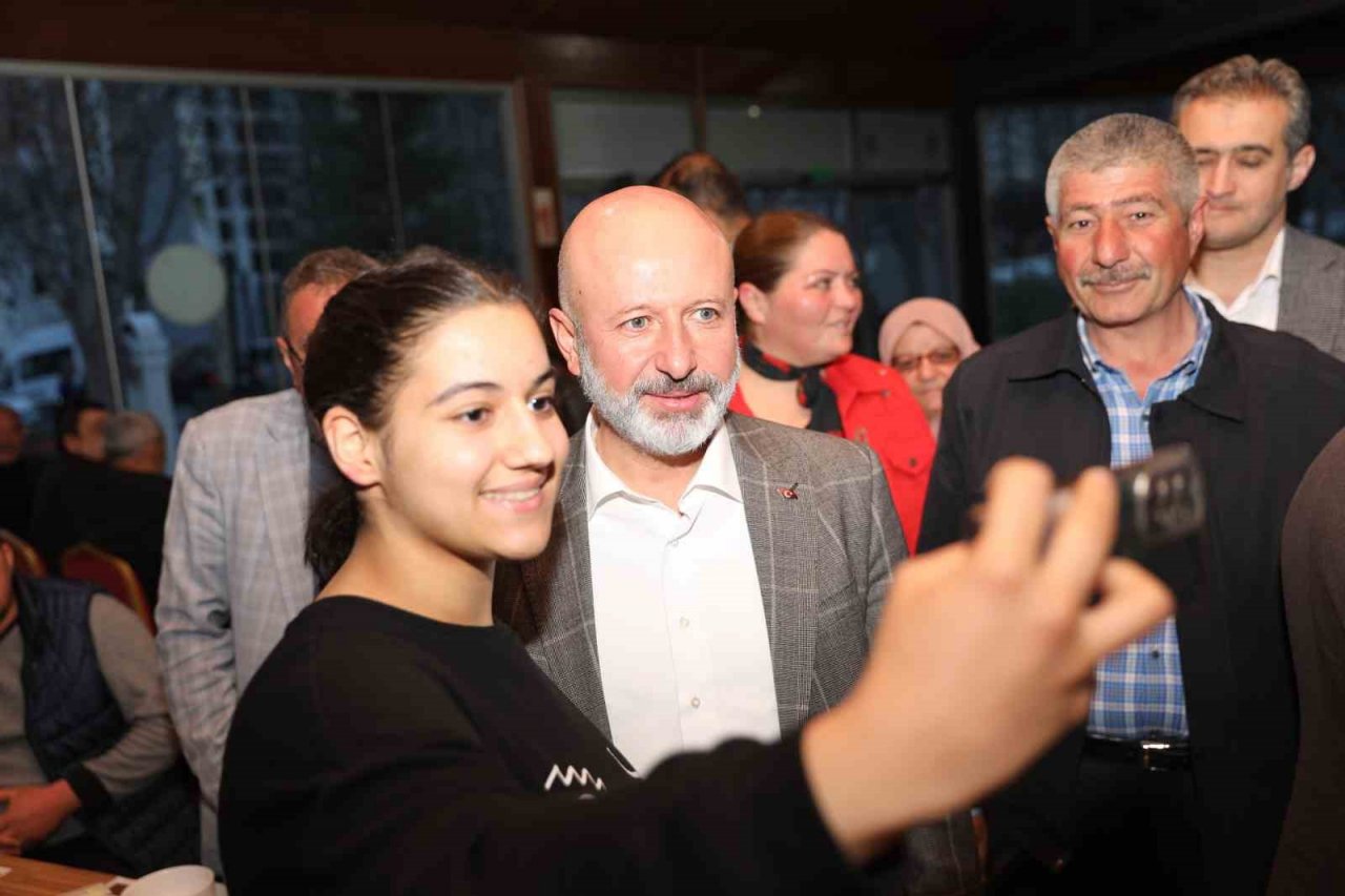 Başkan Çolakbayrakdar, iftarda muhtarlarla bir araya geldi