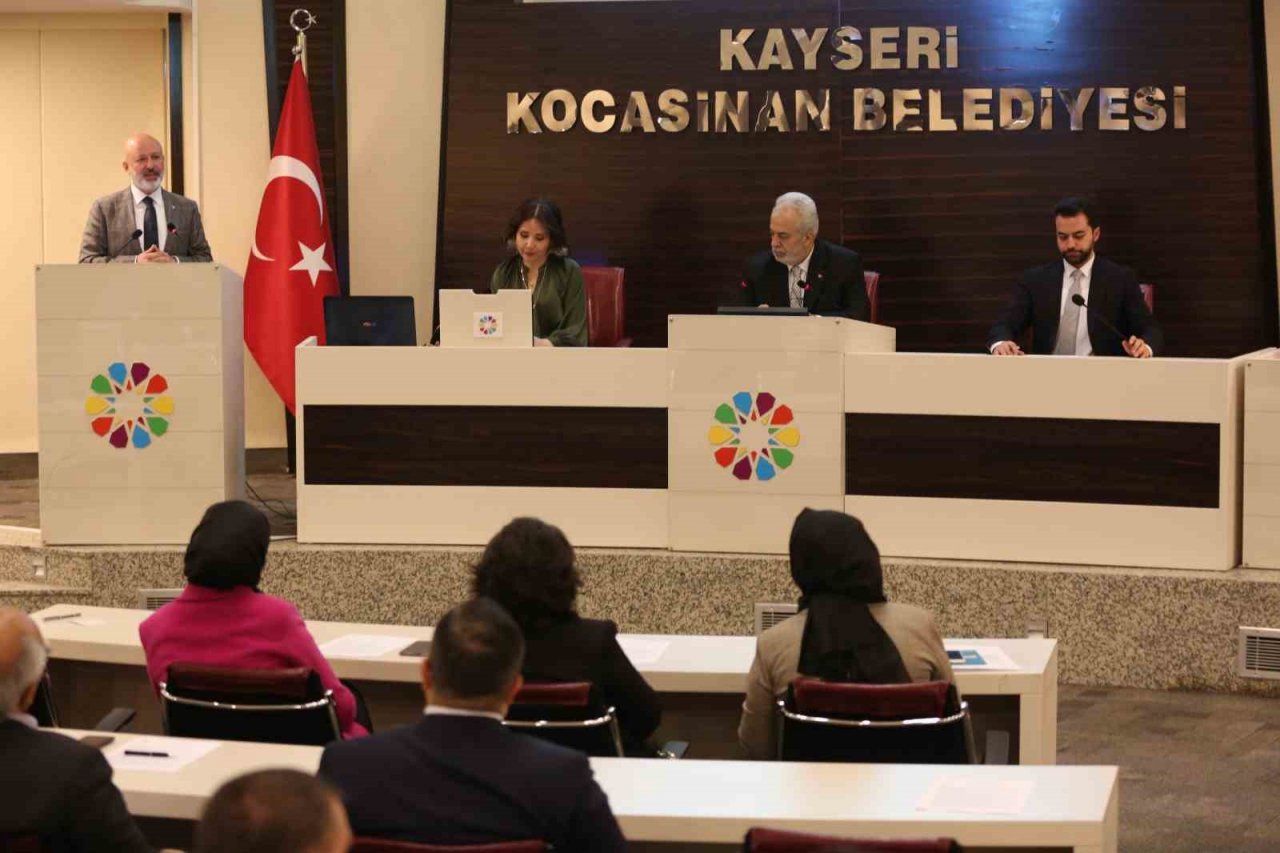 Başkan Çolakbayrakdar: “Hemşehrilerimizin her alanda mutlu olabileceği bir şehir inşa ediyoruz”