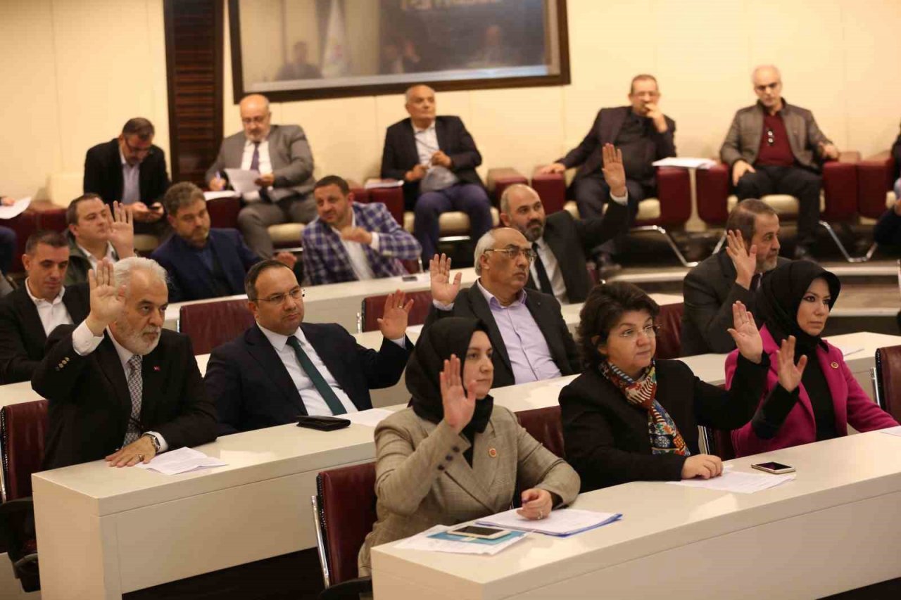 Başkan Çolakbayrakdar: “Hemşehrilerimizin her alanda mutlu olabileceği bir şehir inşa ediyoruz”