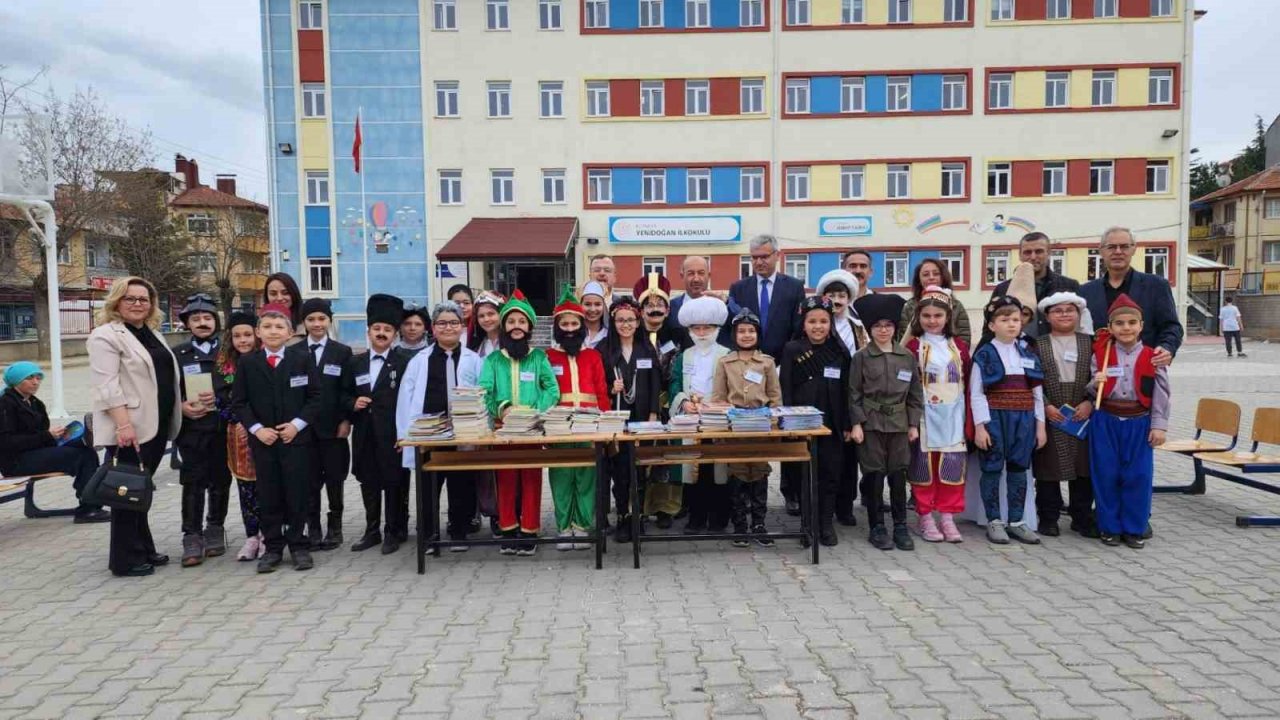 Kütahya’da minik öğrenciler tarihe yön veren kahramanların rolüne büründü