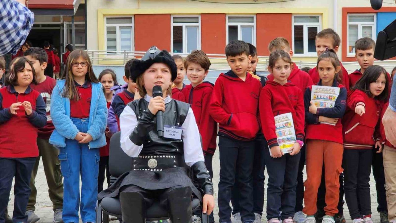 Kütahya’da minik öğrenciler tarihe yön veren kahramanların rolüne büründü